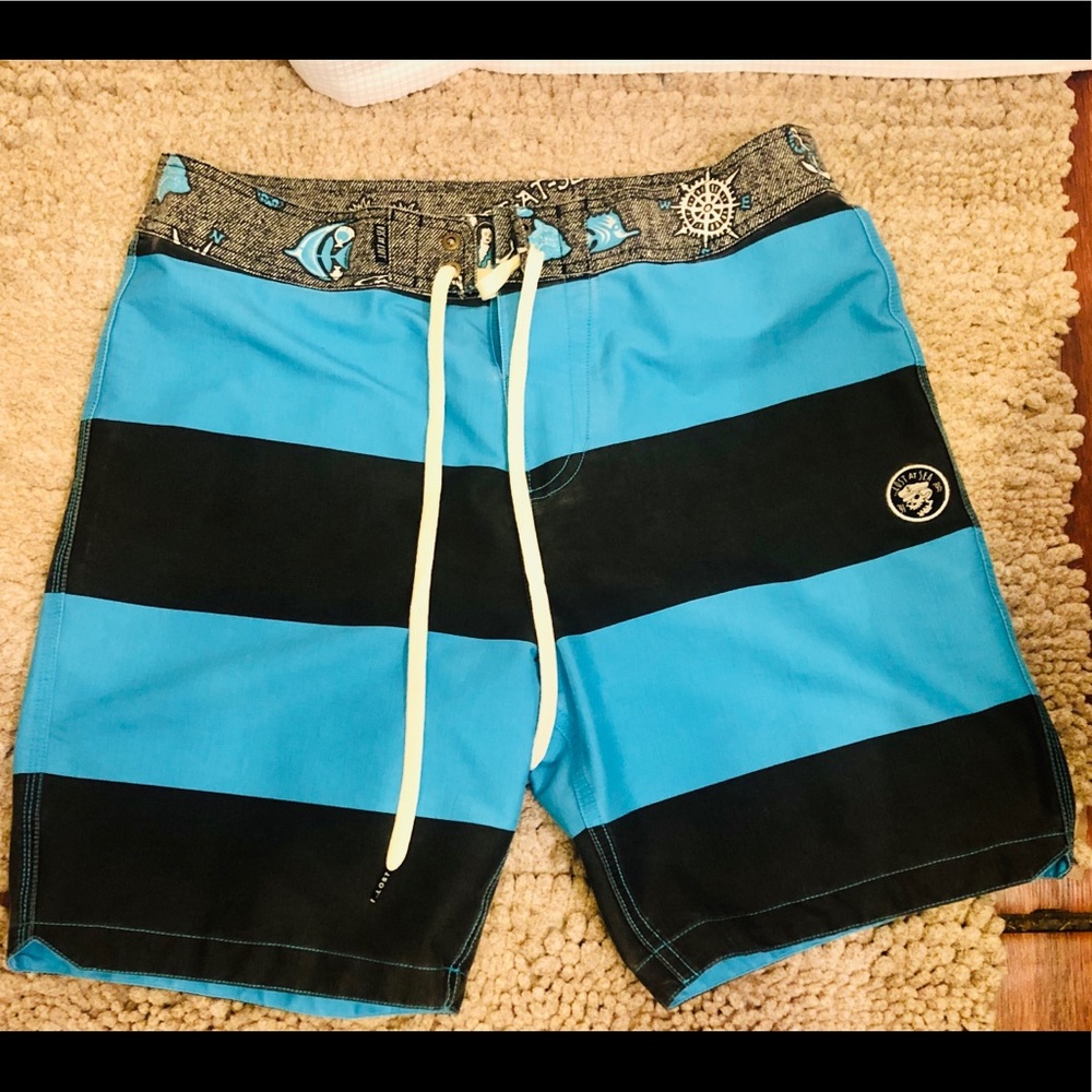 Lost At Sea Men’s swimming trunks Sz 34